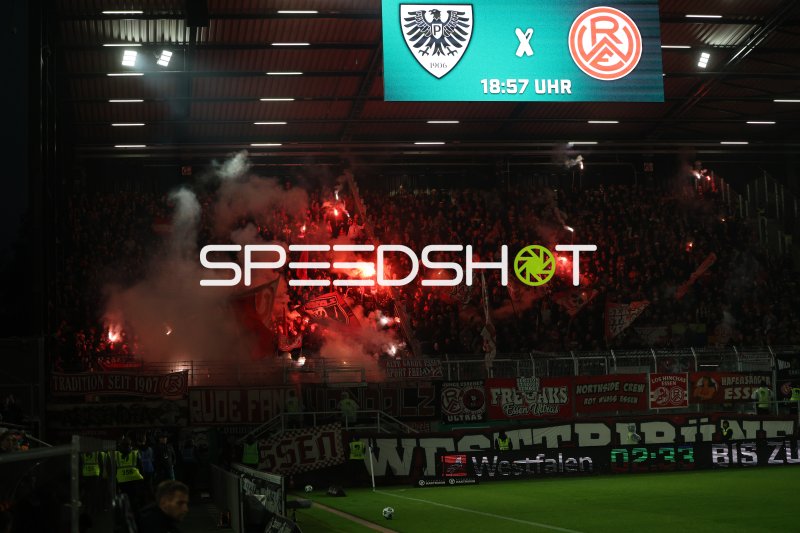 Rot-Weiss Essen Fans im Preußen-Stadion Münster