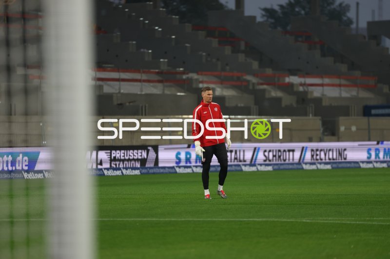 Torwart im Aufwärmtraining am Preußen-Stadion Münster