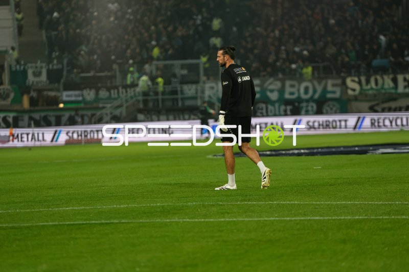 Manuel Lenz beim Aufwärmen im Preußen-Stadion Münster