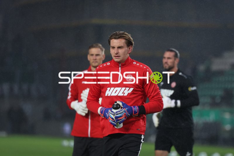 Felix Wienand (Rot-Weiss Essen) beim Aufwärmen im Preußen-Stadion