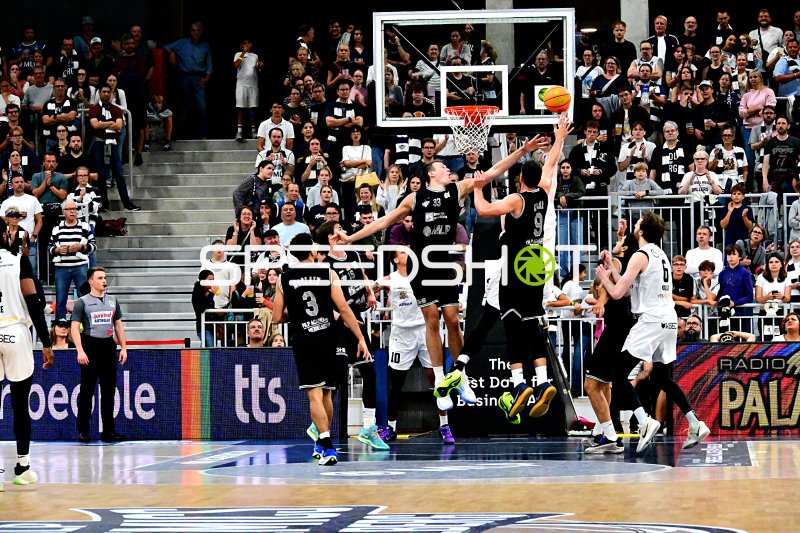 Basketballaction in der SNP Dome Heidelberg
