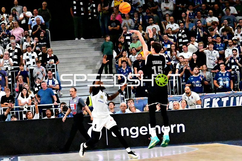 Basketballspiel MLP Academics Heidelberg gegen ETB Miners in der SNP Dome