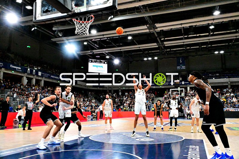 Basketball-Match in der SNP Dome Heidelberg
