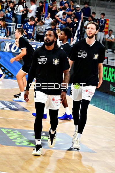 Craig Moller und Quashawn Lane (ETB Miners) beim Aufwärmen in der SNP Dome