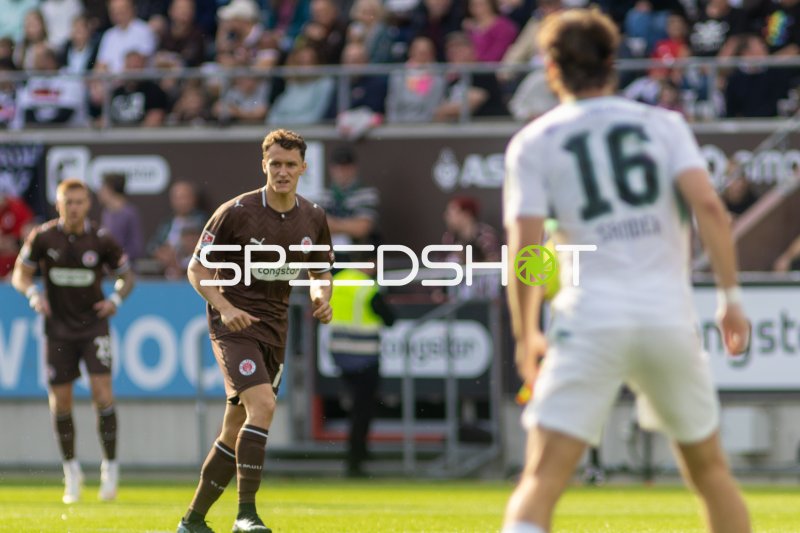 Martijn Kaars im Spielaufbau gegen Borussia Mönchengladbach