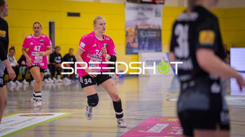 Jonna Schaube (#34; Füchse Berlin Frauen) im Spielaufbau gegen HC Rödertal