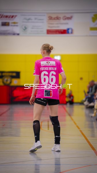 Alissa Werle (#66; Füchse Berlin Frauen) in der 3 Feld Sporthalle