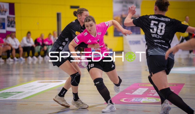 Moana Thelemann (#18; Füchse Berlin Frauen) im Angriff gegen HC Rödertal