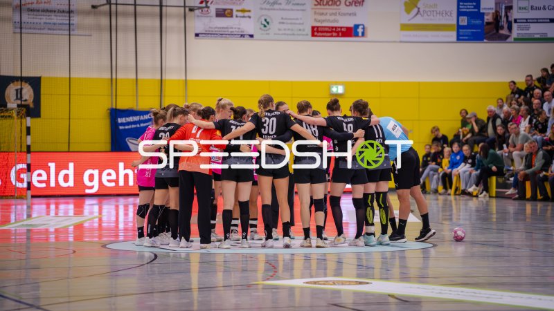 HC Rödertal Mannschaftskreis vor Spielbeginn in der 3 Feld Sporthalle