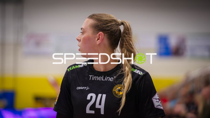 Zoe Davenport (#24; HC Rödertal) konzentriert sich auf das Spielgeschehen