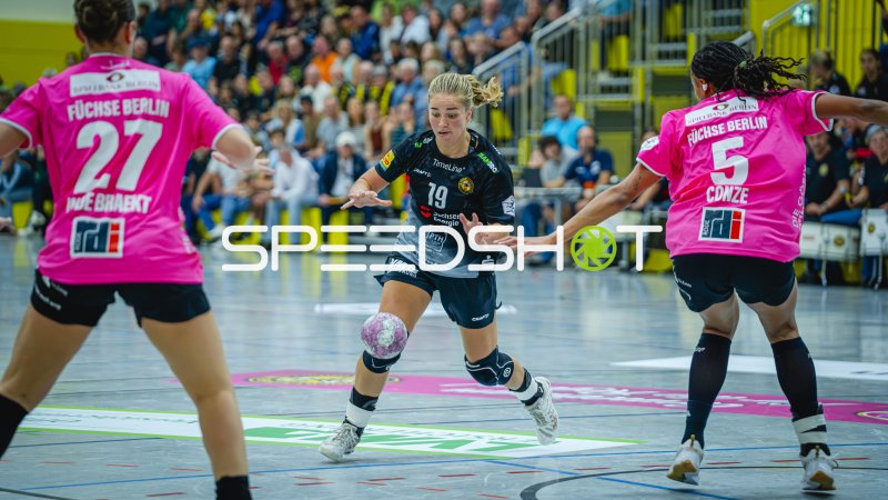 HC Rödertal-Spielerin (#19) im Angriff gegen Füchse Berlin Frauen