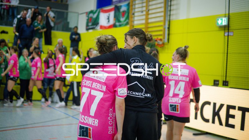 Füchse Berlin Frauen in der Halle Großröhrsdorf