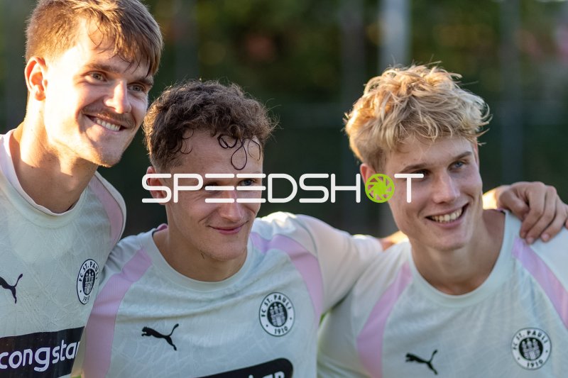 Martijn Kaars, Samuel Klein und Simon Spari im Trainingszentrum des FC St. Pauli