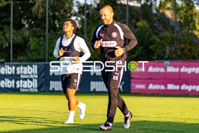 Joel Chima Fujita beim Trainingsauftakt im Trainingszentrum des FC St. Pauli