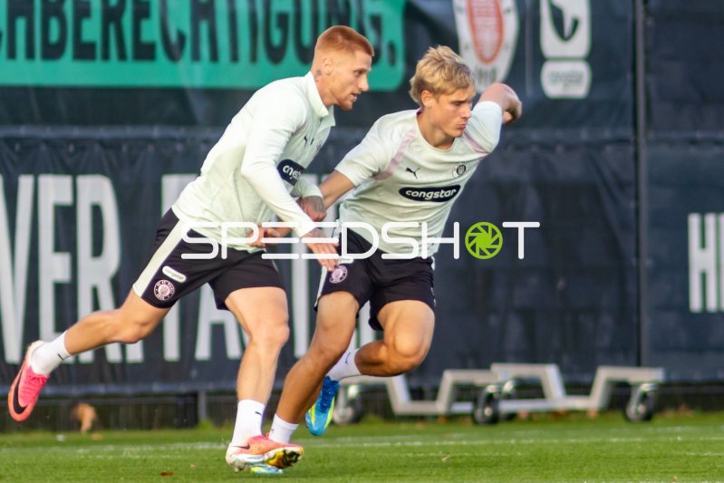 Louis Oppie und Sam Klein im Trainingsbetrieb des FC St. Pauli
