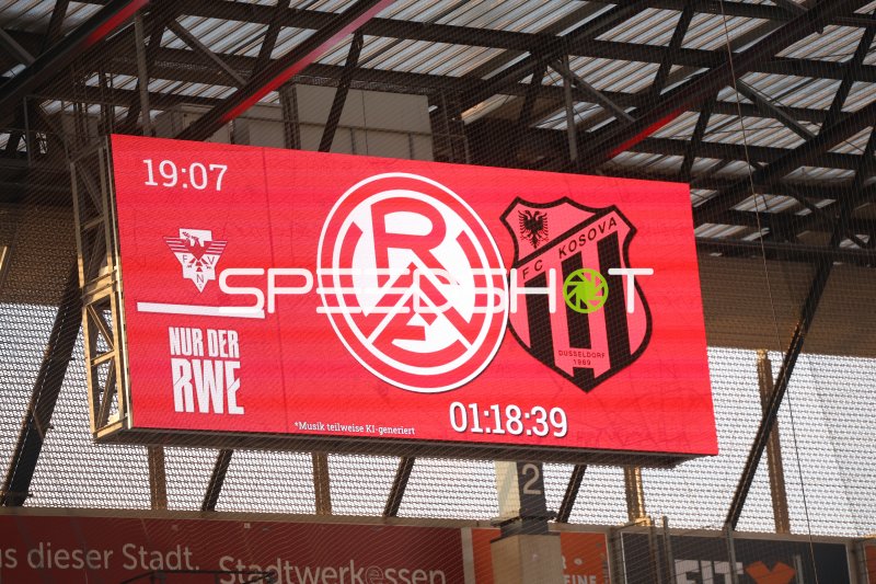 Anzeigetafel im Stadion an der Hafenstraße zeigt Spielstand