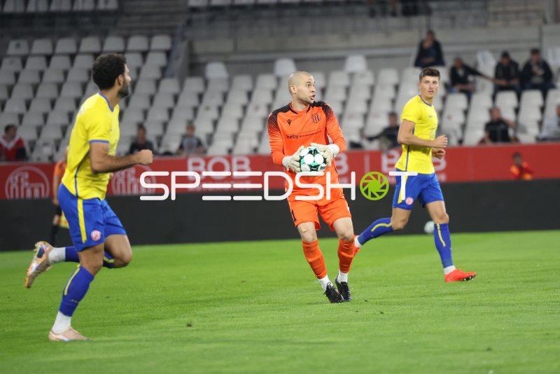 Torwart in Spielaktion am Stadion an der Hafenstraße