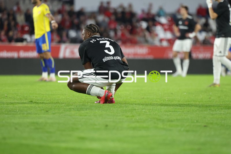 Spieler von FC Kosova Düsseldorf (#3) in emotionaler Geste nach Spielende