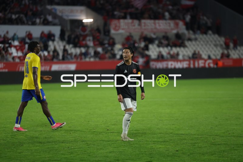 Taira Tomita (#55; FC Kosova Düsseldorf) im Spielaufbau