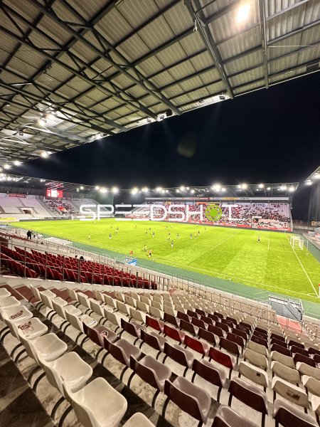 Stadion an der Hafenstraße in Essen während Fußballspiel