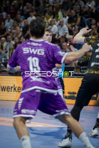 Daniel Bláha (#19; HC Elbflorenz) im Spielaufbau gegen TV Hüttenberg