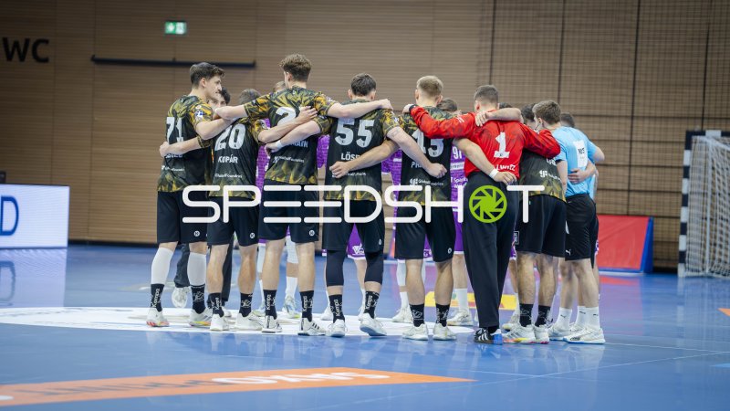 HC Elbflorenz Mannschaftskreis vor dem Spiel in der BallsportArena Dresden