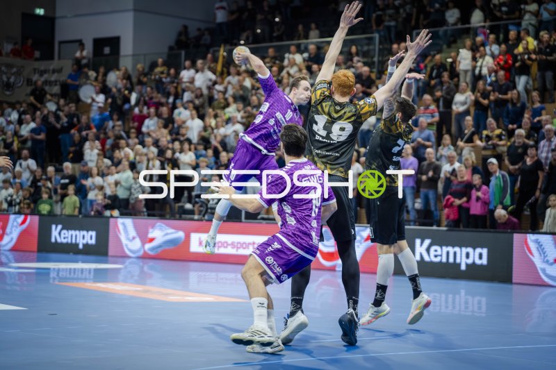 Handball-Zweikampf in der BallsportArena Dresden