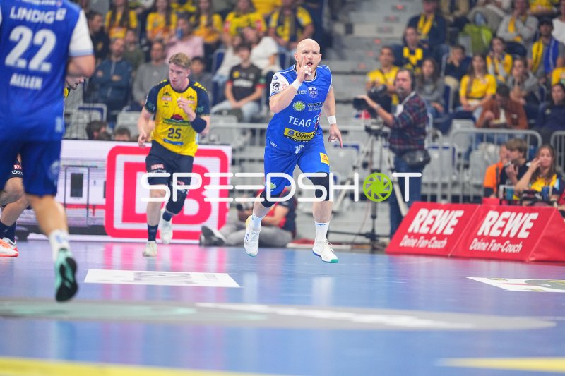 Peter Walz (#14; ThSV Eisenach) im Gegenstoß gegen die Rhein Neckar Löwen