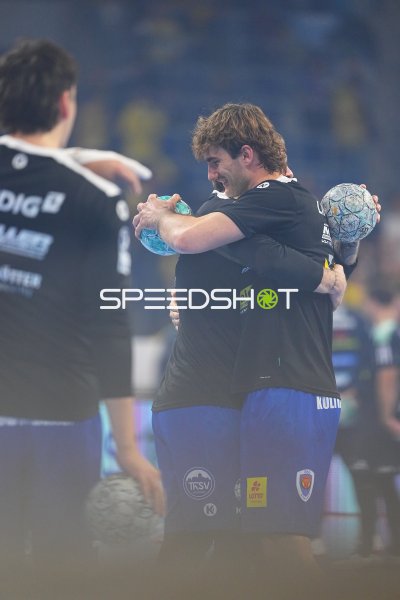 Stephan Seitz (#44; ThSV Eisenach) jubelt mit Teamkollegen