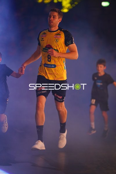 Tim Nothdurft (#8; Rhein Neckar Löwen) beim Einlaufen in der SAP Arena