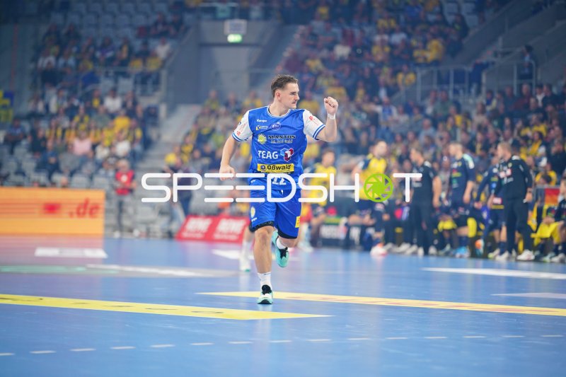 Felix Aellen (#22; ThSV Eisenach) jubelt in der SAP Arena