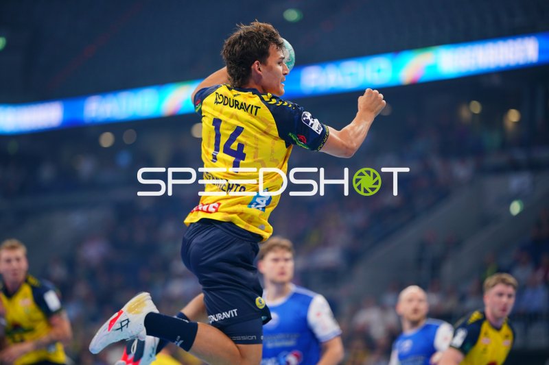 Gino Steenaerts (#14; Rhein Neckar Löwen) im Sprungwurf