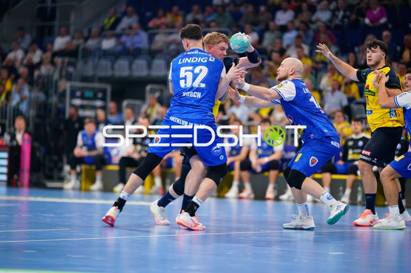 Aron Seesing (#21; Rhein Neckar Löwen) im Sprungwurf gegen Bergischer HC