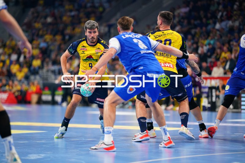 Jacob Arenth Lassen (#9; Rhein Neckar Löwen) im Angriff gegen Eisenach