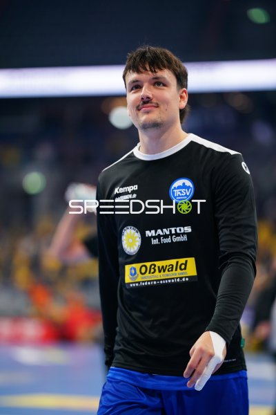 Moritz Ende (#21; ThSV Eisenach) beim Aufwärmen in der SAP Arena