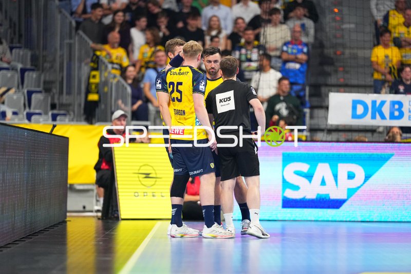 Jannik Kohlbacher (#80; Rhein Neckar Löwen) in der Coaching-Zone