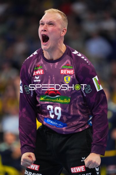 David Späth (#29; Rhein Neckar Löwen) jubelt intensiv