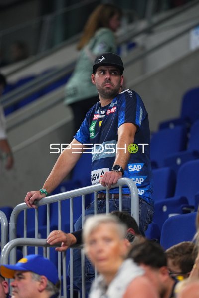 Rhein Neckar Löwen-Fan in der SAP Arena Mannheim