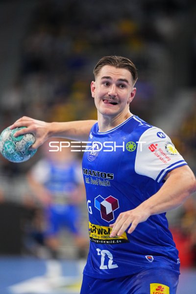 Felix Aellen (#22; ThSV Eisenach) im Sprungwurf