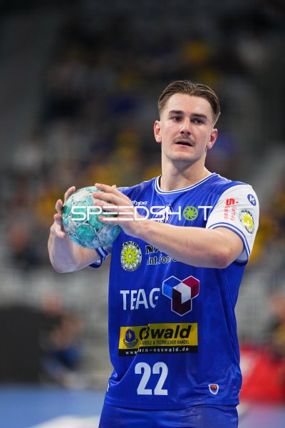 Felix Aellen (#22; ThSV Eisenach) mit Ball in der SAP Arena