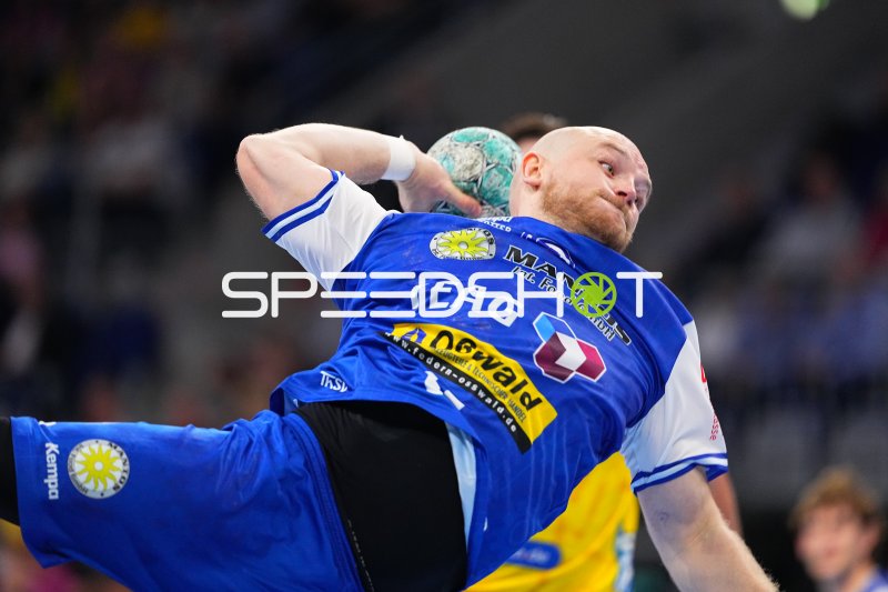 Spieler des ThSV Eisenach im Sprungwurf gegen die Rhein Neckar Löwen