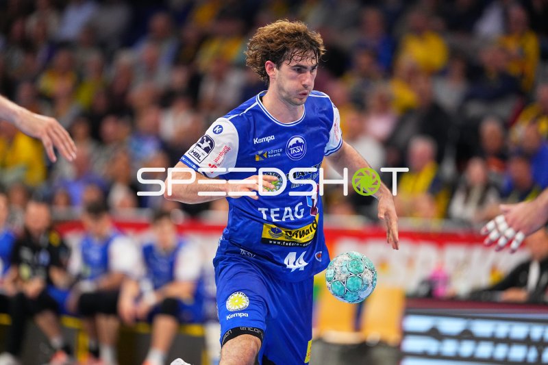 Stephan Seitz (#44; ThSV Eisenach) mit Ball im Spielaufbau