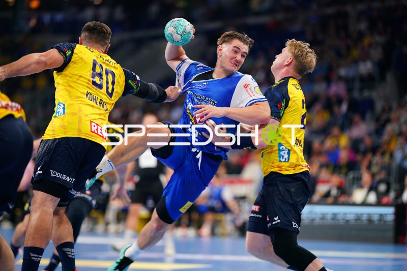 Felix Aellen (#22; ThSV Eisenach) im Sprungwurf gegen Rhein Neckar Löwen
