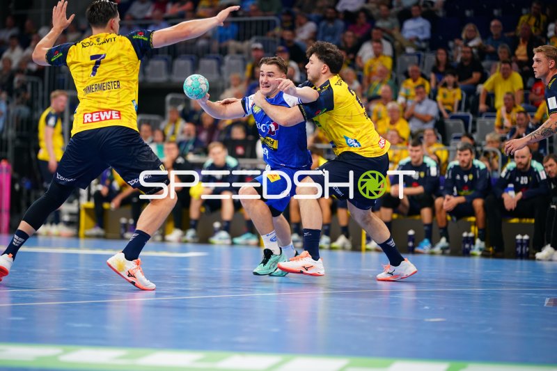 Felix Aellen (#22; ThSV Eisenach) im Zweikampf gegen Edwin Aspenbäck (#78; Rhein Neckar Löwen)