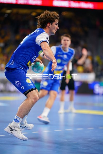 Stephan Seitz (#44; ThSV Eisenach) im Sprungpass