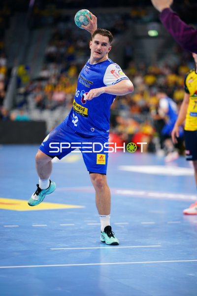 Felix Aellen (#22; ThSV Eisenach) im Sprungwurf gegen Rhein Neckar Löwen