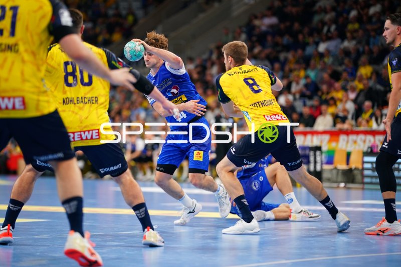 Robert Timmermeister (#7; Rhein Neckar Löwen) im Sprungwurf gegen Eisenach