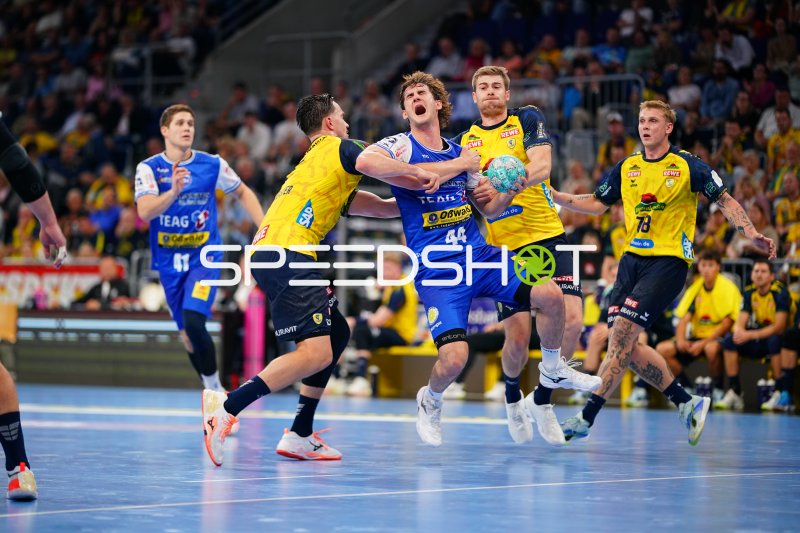 Edwin Aspenbäck (#78; Rhein Neckar Löwen) im Sprungwurf gegen Eisenach
