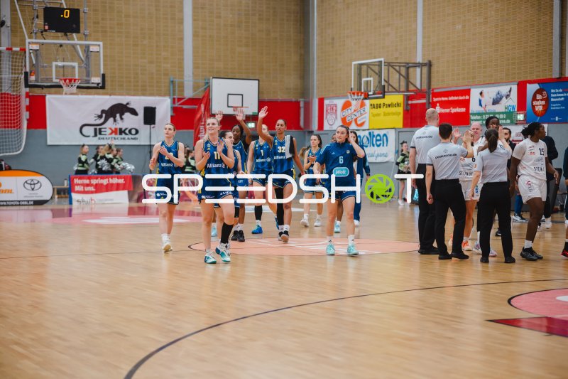 Alina Hartmann (#29; Alba Berlin) nach Spielende in der KISEC-Arena
