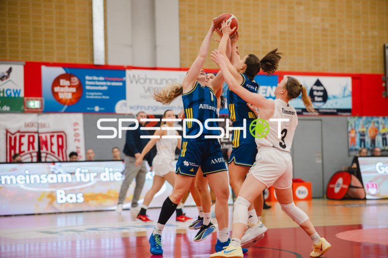 Darina Zraychenko (#11; Herner TC) im Sprungwurf gegen Alba Berlin